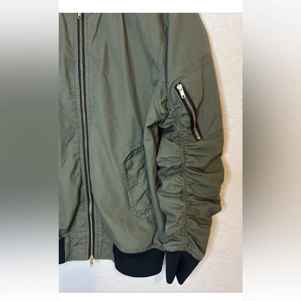 H&M Men’s Olive Green Ruched Sleeve Size M Double Zip Bomber Jacket - Picture 4 of 9